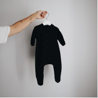 Человечек черного цвета однотон